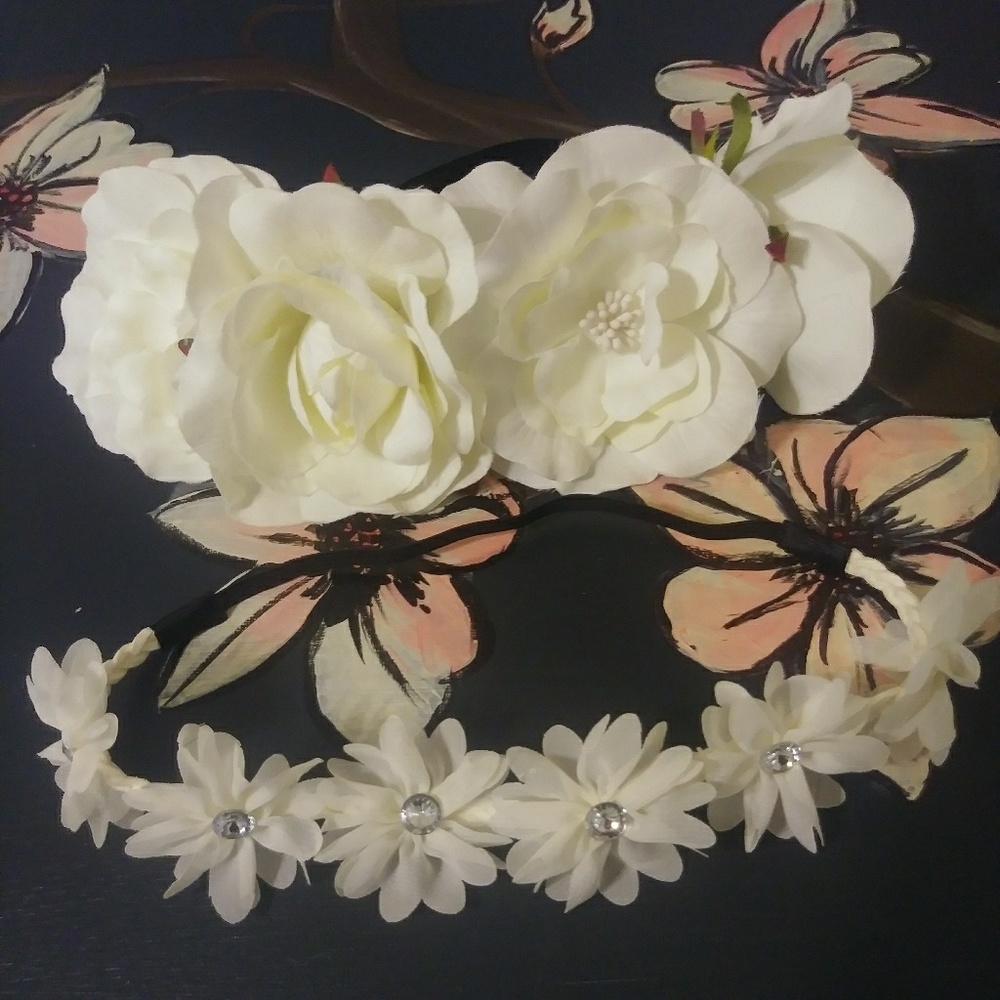 2 Ivory Flower Crowns💮
